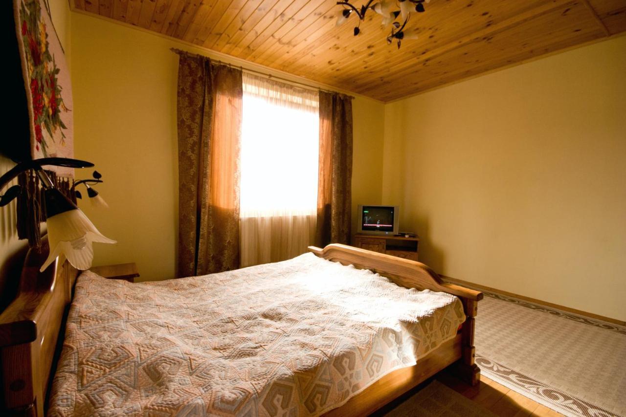 Na Velykim Hotel Yaremche Exterior photo